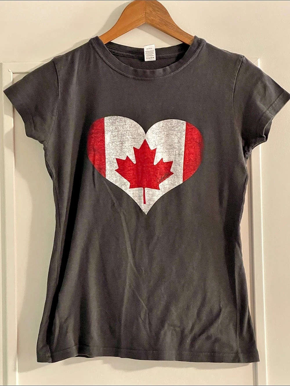 Maple Leaf Heart Graphic T-Shirt